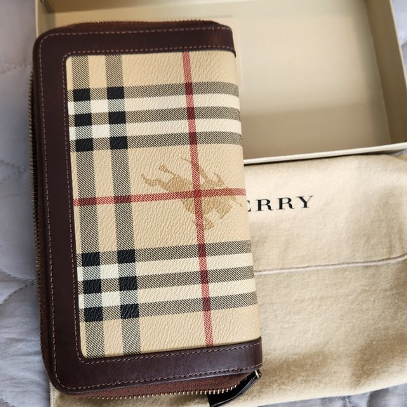 Burberry Nova Check Full-Size Zipper Wallet, with Dust Cover & Box- Authentic - Picture 3 of 13